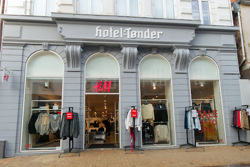 H&M